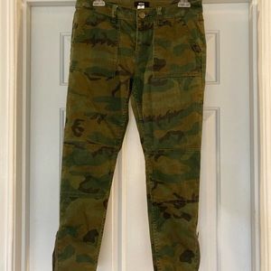 Camouflage print ankle zipper Jean